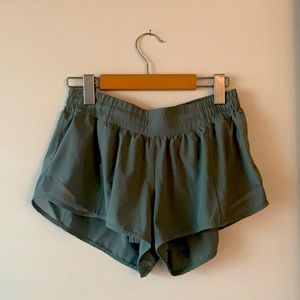 Lululemon Hotty Hot low-rise short 2.5” size 8